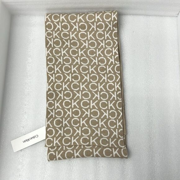 NWT Calvin Klein Logo Jacquard Scarf Reversible Heathered Almond Beige - Picture 3 of 10